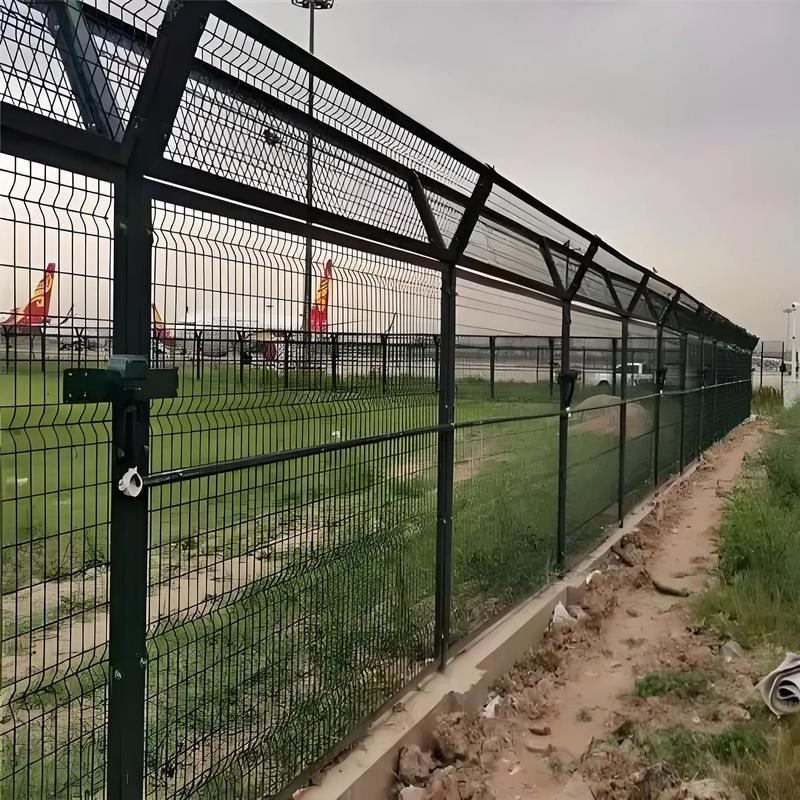 阿勒泰地区护栏网仿真草坪 - 方案